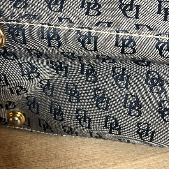 Dooney and Bourke signature shoulder bag - Picture 6 of 17